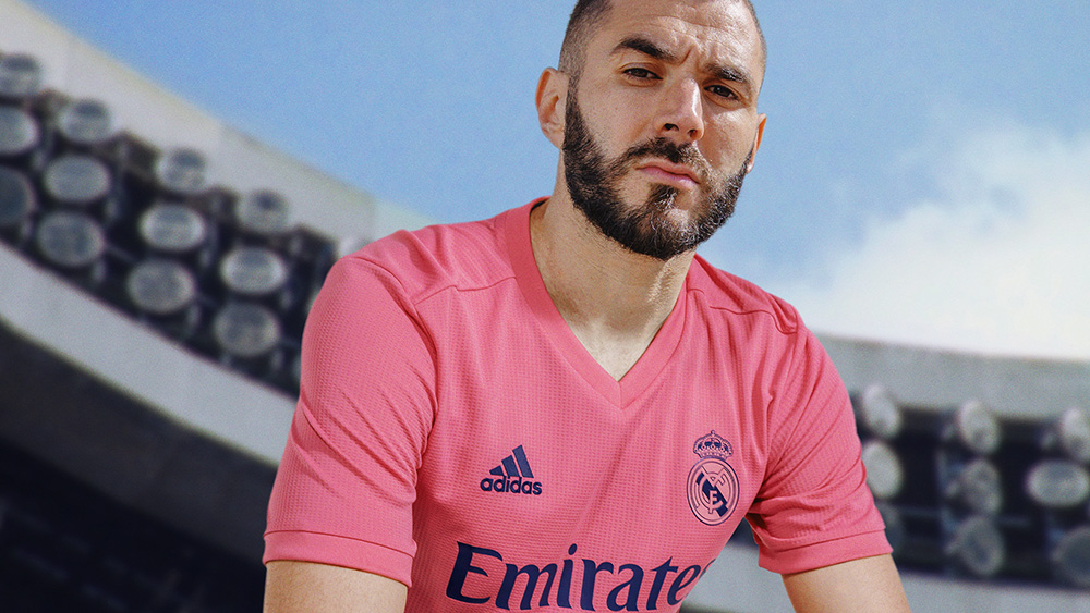 BENZEMA WEARS REAL AWAY JERSEY